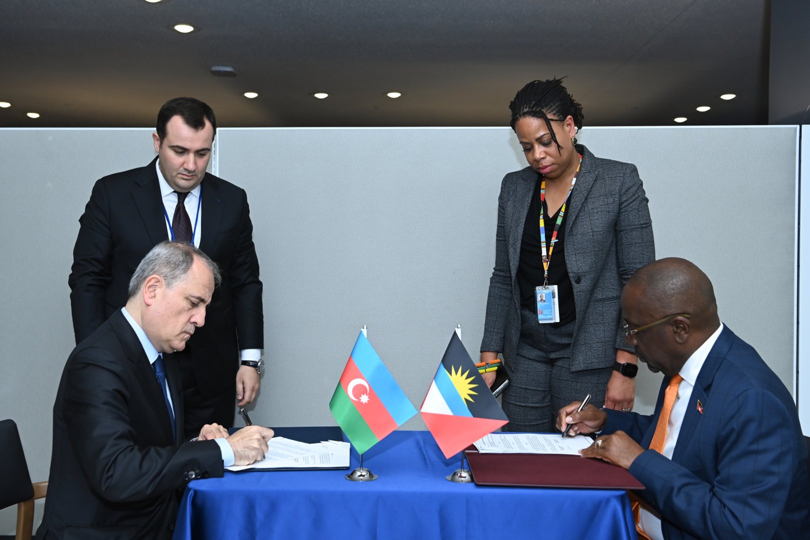 Azərbaycan və Antiqua və Barbuda arasında vizasız rejimə dair iki saziş imzalanıb (FOTO)