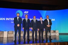 II Azərbaycan Beynəlxalq İnvestisiya Forumu çərçivəsində 12 sənəd imzalanıb (FOTO)