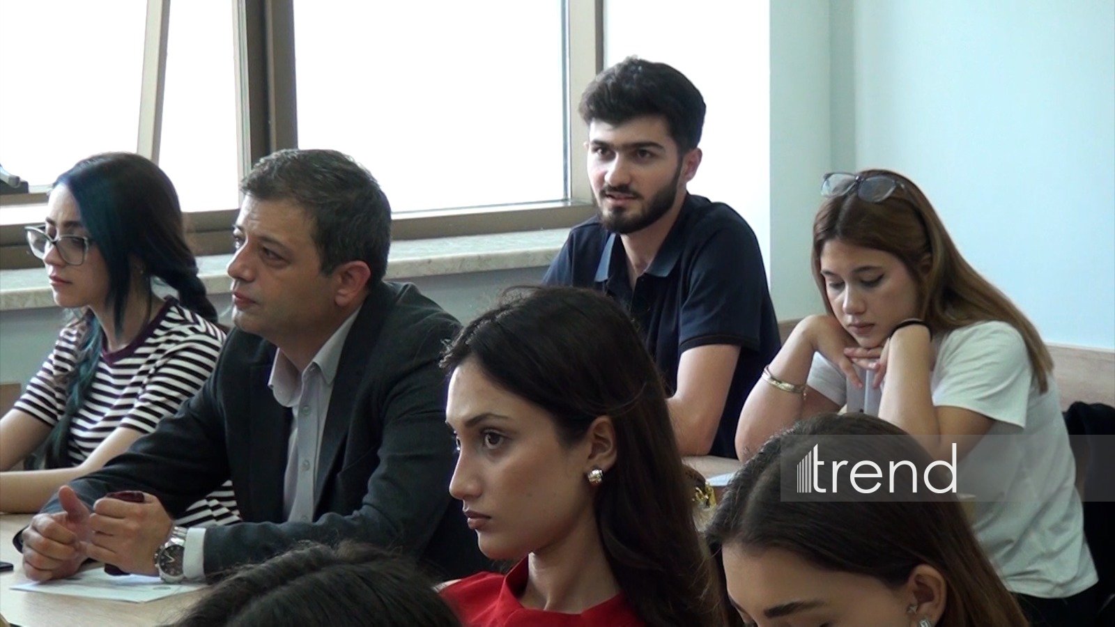 “Zərərli xarici təsirlərə və saxta xəbərlərə qarşı sayıqlığın artırılmasına dəstək” layihəsi çərçivəsində BDU tələbələri ilə görüş keçirilib (FOTO/VİDEO)