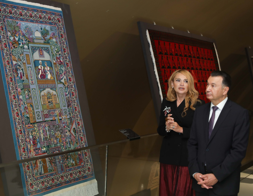 Tacikistanın Baş naziri Azərbaycan Milli Xalça Muzeyini ziyarət edib (FOTO)