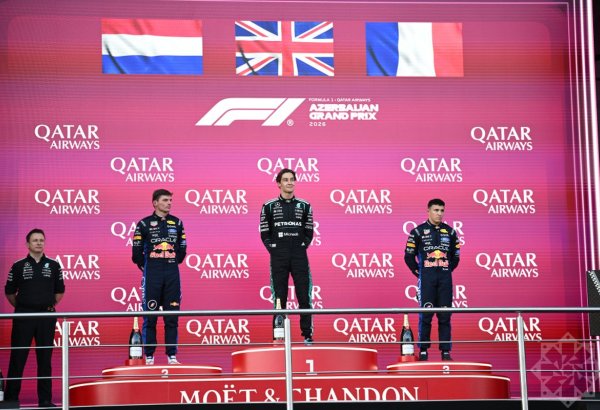 Formula 1 Azərbaycan Qran-Prisinin qalibi mükafatlandırılıb (FOTO)