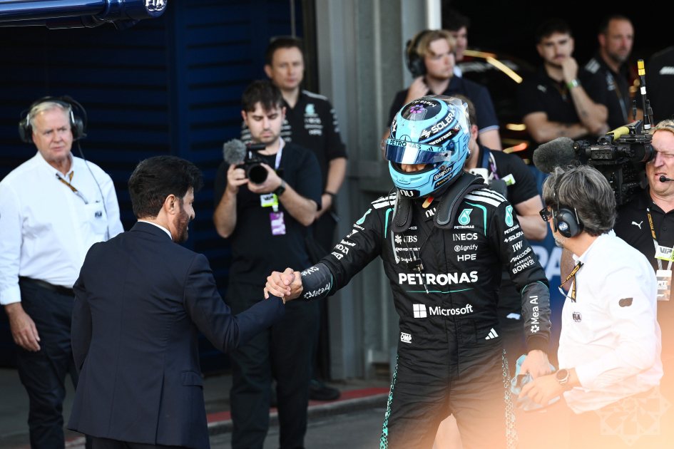 Formula 1 Azərbaycan Qran-Prisinin qalibi mükafatlandırılıb (FOTO)