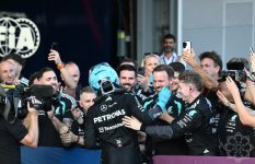 Formula 1 Azərbaycan Qran-Prisinin qalibi mükafatlandırılıb (FOTO)