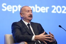 Prezident İlham Əliyev II Azərbaycan Beynəlxalq İnvestisiya Forumu çərçivəsində keçirilən tədbirdə iştirak edir (CANLI YAYIM) (FOTO)