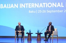 Prezident İlham Əliyev II Azərbaycan Beynəlxalq İnvestisiya Forumu çərçivəsində keçirilən tədbirdə iştirak edir (CANLI YAYIM) (FOTO)