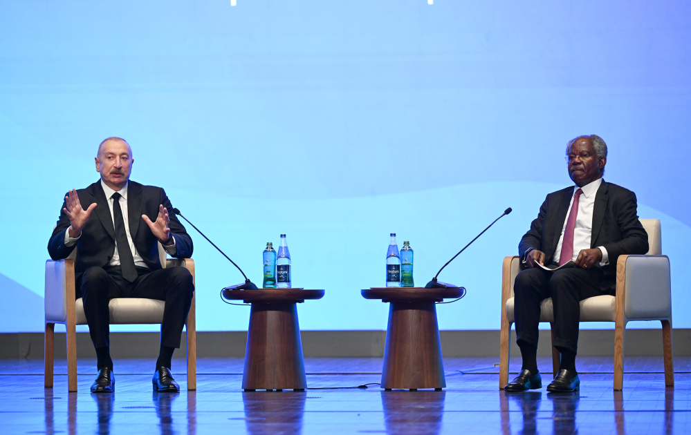 Prezident İlham Əliyev II Azərbaycan Beynəlxalq İnvestisiya Forumu çərçivəsində keçirilən tədbirdə iştirak edir (CANLI YAYIM) (FOTO)