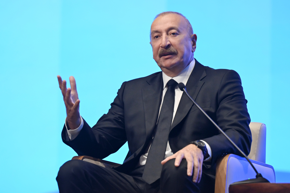 Prezident İlham Əliyev II Azərbaycan Beynəlxalq İnvestisiya Forumu çərçivəsində keçirilən tədbirdə iştirak edir (CANLI YAYIM) (FOTO)