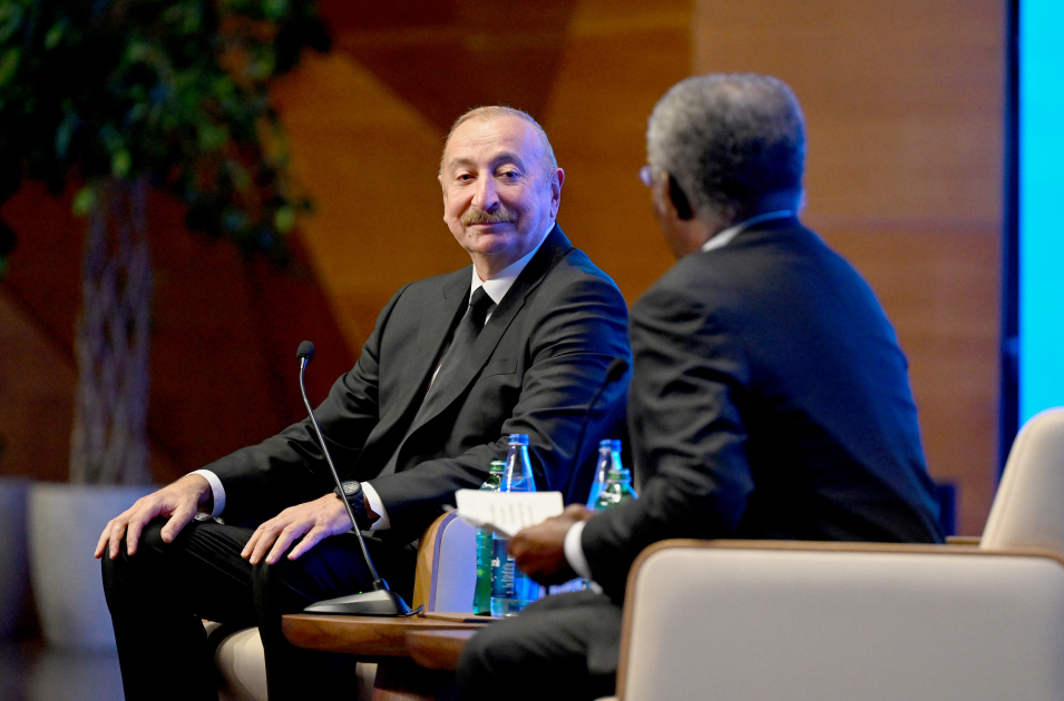 Prezident İlham Əliyev II Azərbaycan Beynəlxalq İnvestisiya Forumu çərçivəsində keçirilən tədbirdə iştirak edir (CANLI YAYIM) (FOTO)