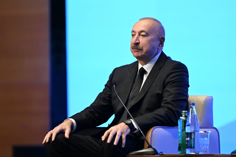 Prezident İlham Əliyev II Azərbaycan Beynəlxalq İnvestisiya Forumu çərçivəsində keçirilən tədbirdə iştirak edir (CANLI YAYIM) (FOTO)