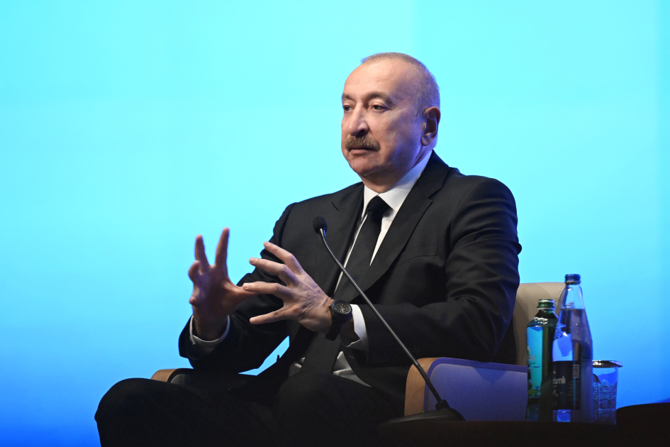 Prezident İlham Əliyev II Azərbaycan Beynəlxalq İnvestisiya Forumu çərçivəsində keçirilən tədbirdə iştirak edir (CANLI YAYIM) (FOTO)