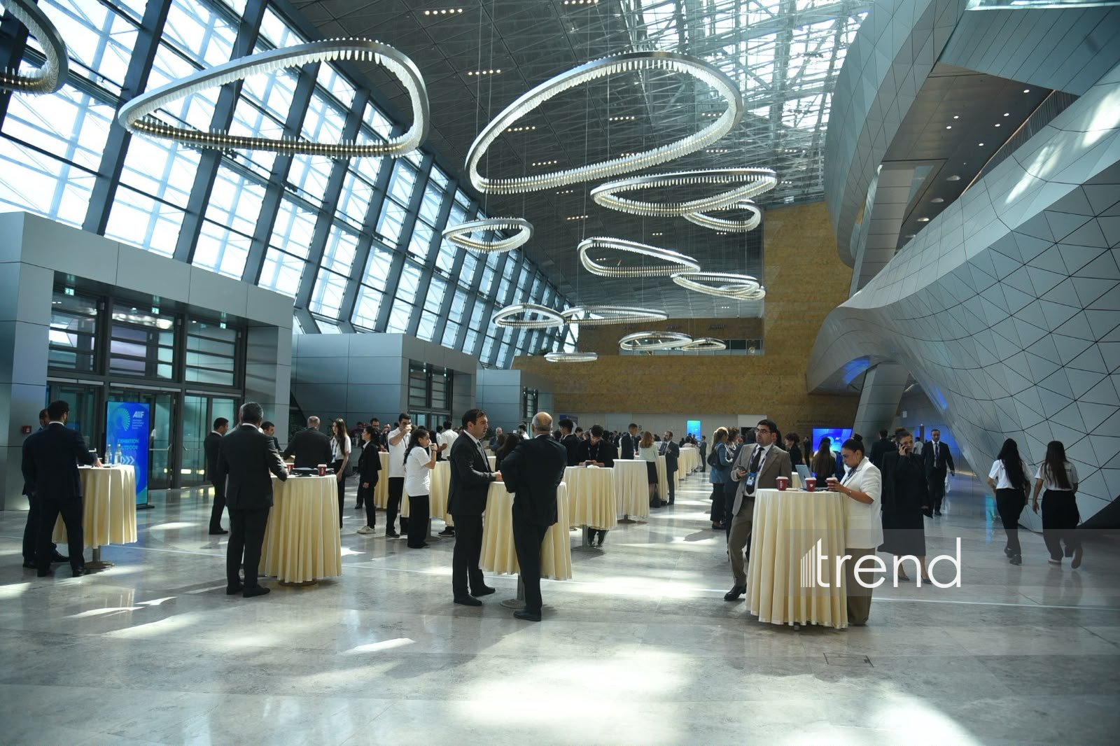 Bakıda II Azərbaycan Beynəlxalq İnvestisiya Forumunun ikinci günü keçirilir (FOTO)