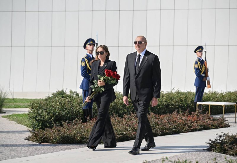 Prezident İlham Əliyevin sosial media hesablarında Birinci xanım Mehriban Əliyeva ilə birlikdə Zəfər parkını ziyarətindən görüntülər paylaşılıb (VİDEO)