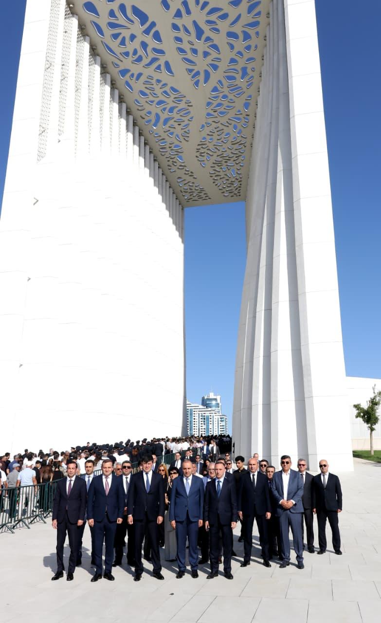 Diasporla İş üzrə Dövlət Komitəsinin əməkdaşları və xaricdəki soydaşlarımız Zəfər parkını ziyarət ediblər (FOTO)
