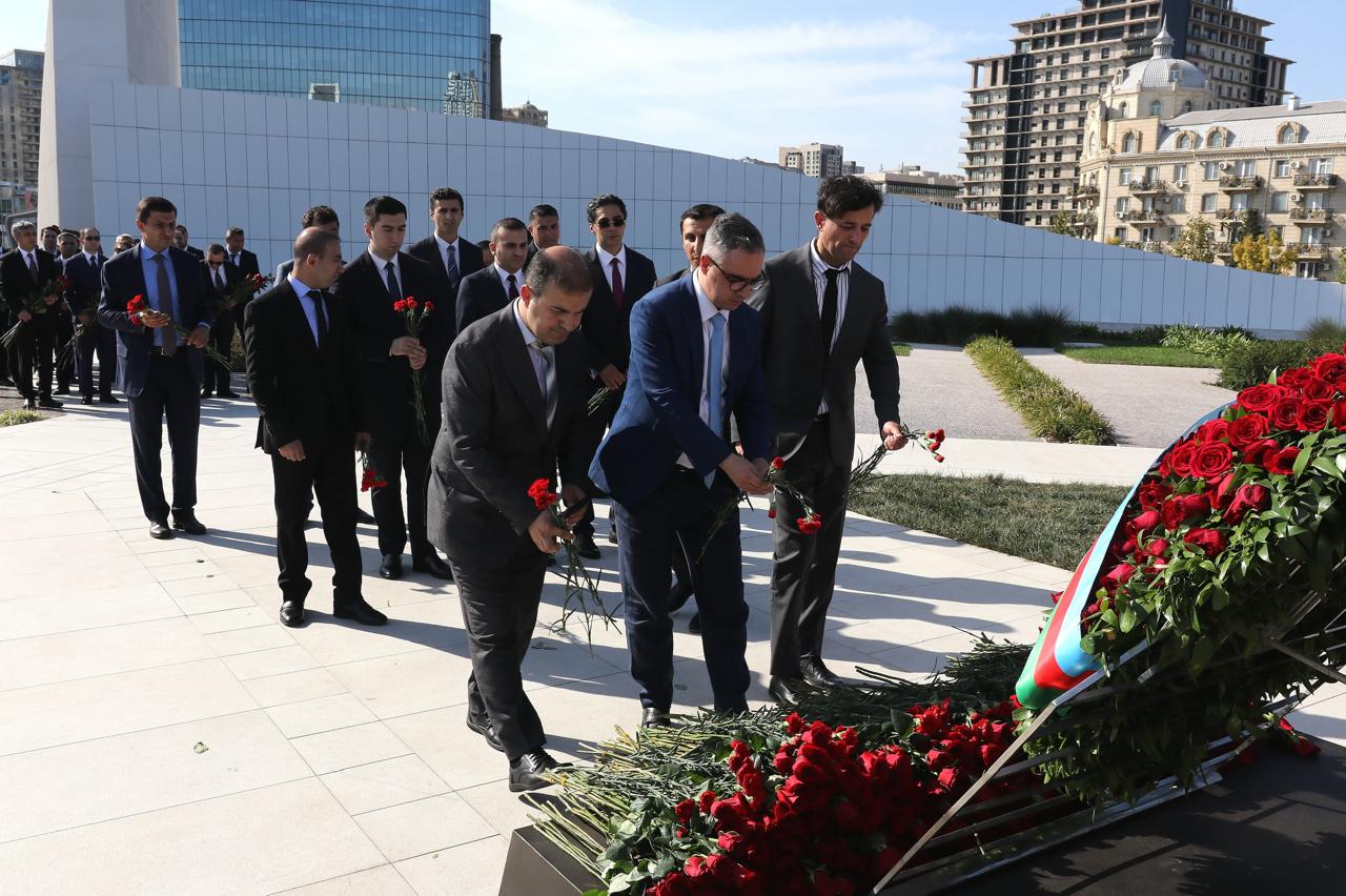 Diasporla İş üzrə Dövlət Komitəsinin əməkdaşları və xaricdəki soydaşlarımız Zəfər parkını ziyarət ediblər (FOTO)
