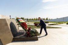 Səhiyyə Nazirliyinin rəhbərliyi və kollektivi Zəfər parkını ziyarət edib (FOTO)
