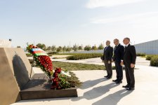 Səhiyyə Nazirliyinin rəhbərliyi və kollektivi Zəfər parkını ziyarət edib (FOTO)