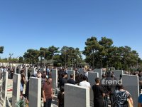 Vətən müharibəsi şəhidlərinin xatirəsi bir dəqiqəlik sükutla anılıb (FOTO/VİDEO)