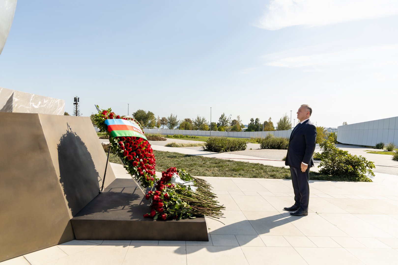 Səhiyyə Nazirliyinin rəhbərliyi və kollektivi Zəfər parkını ziyarət edib (FOTO)