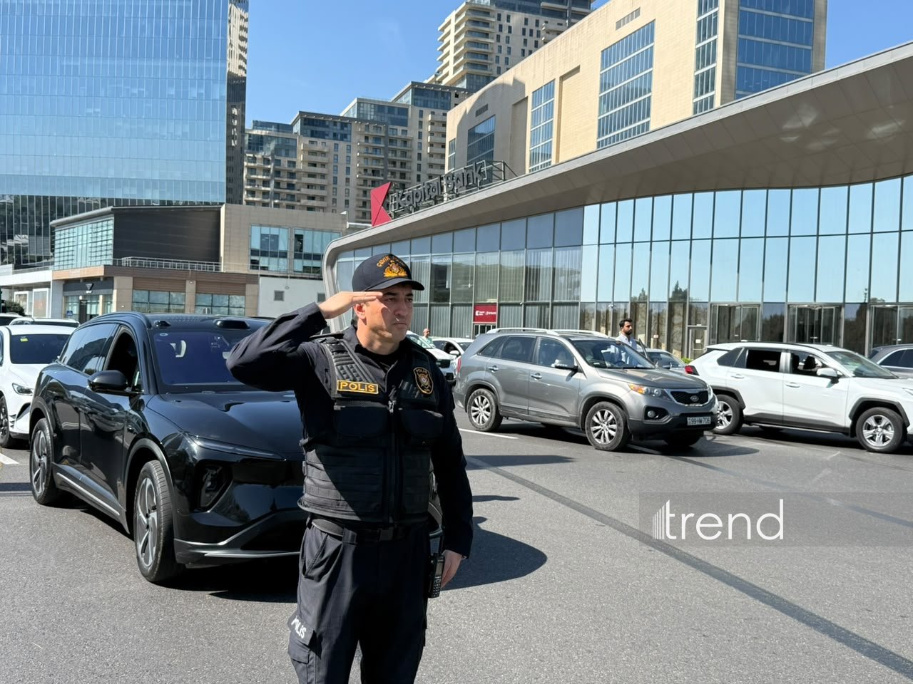 Vətən müharibəsi şəhidlərinin xatirəsi bir dəqiqəlik sükutla anılıb (FOTO/VİDEO)