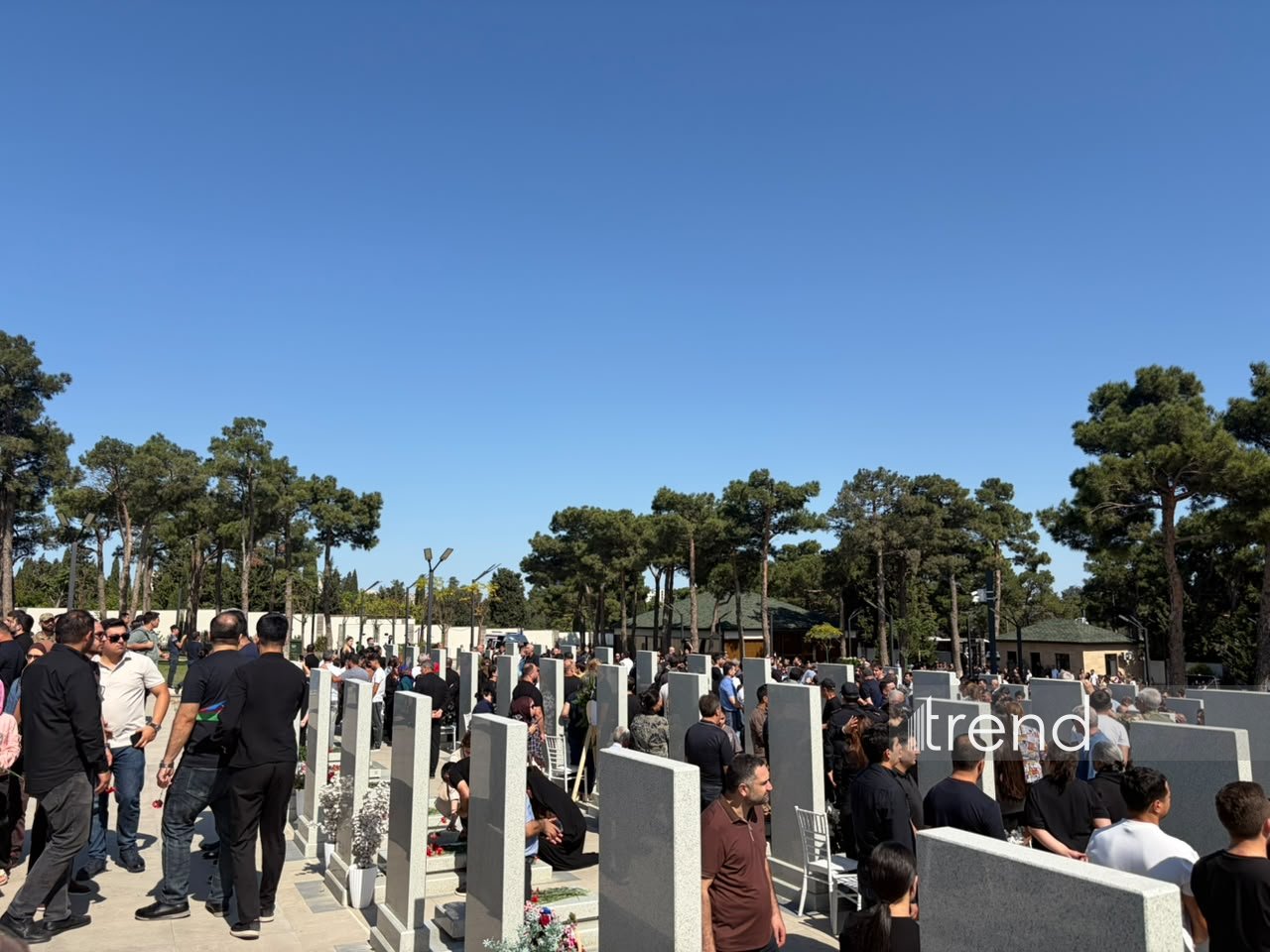 Vətən müharibəsi şəhidlərinin xatirəsi bir dəqiqəlik sükutla anılıb (FOTO/VİDEO)