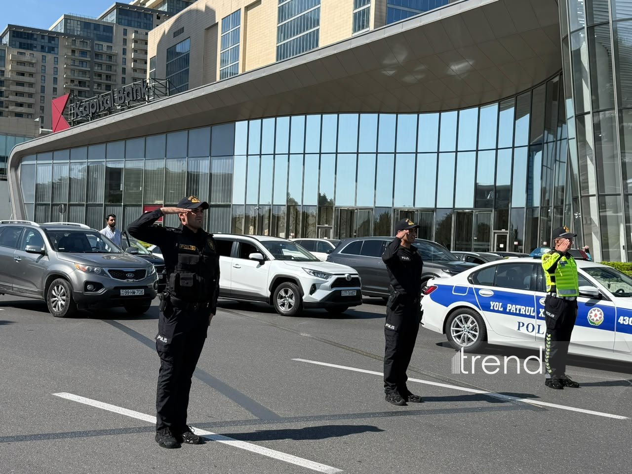 Vətən müharibəsi şəhidlərinin xatirəsi bir dəqiqəlik sükutla anılıb (FOTO/VİDEO)