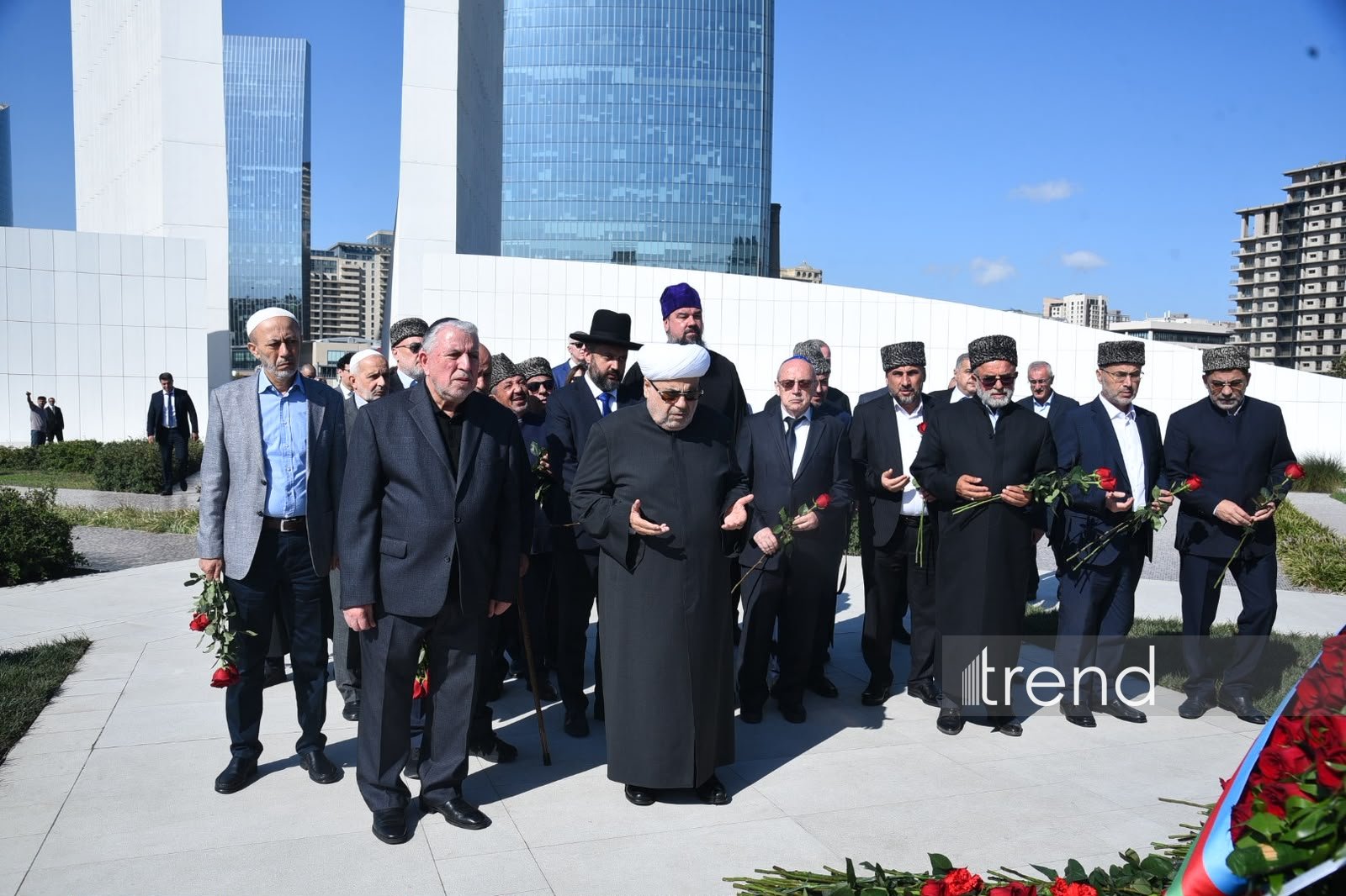 27 Sentyabr – Anım Günü ilə əlaqədar Zəfər Parkına ziyarət başlayıb (FOTO)