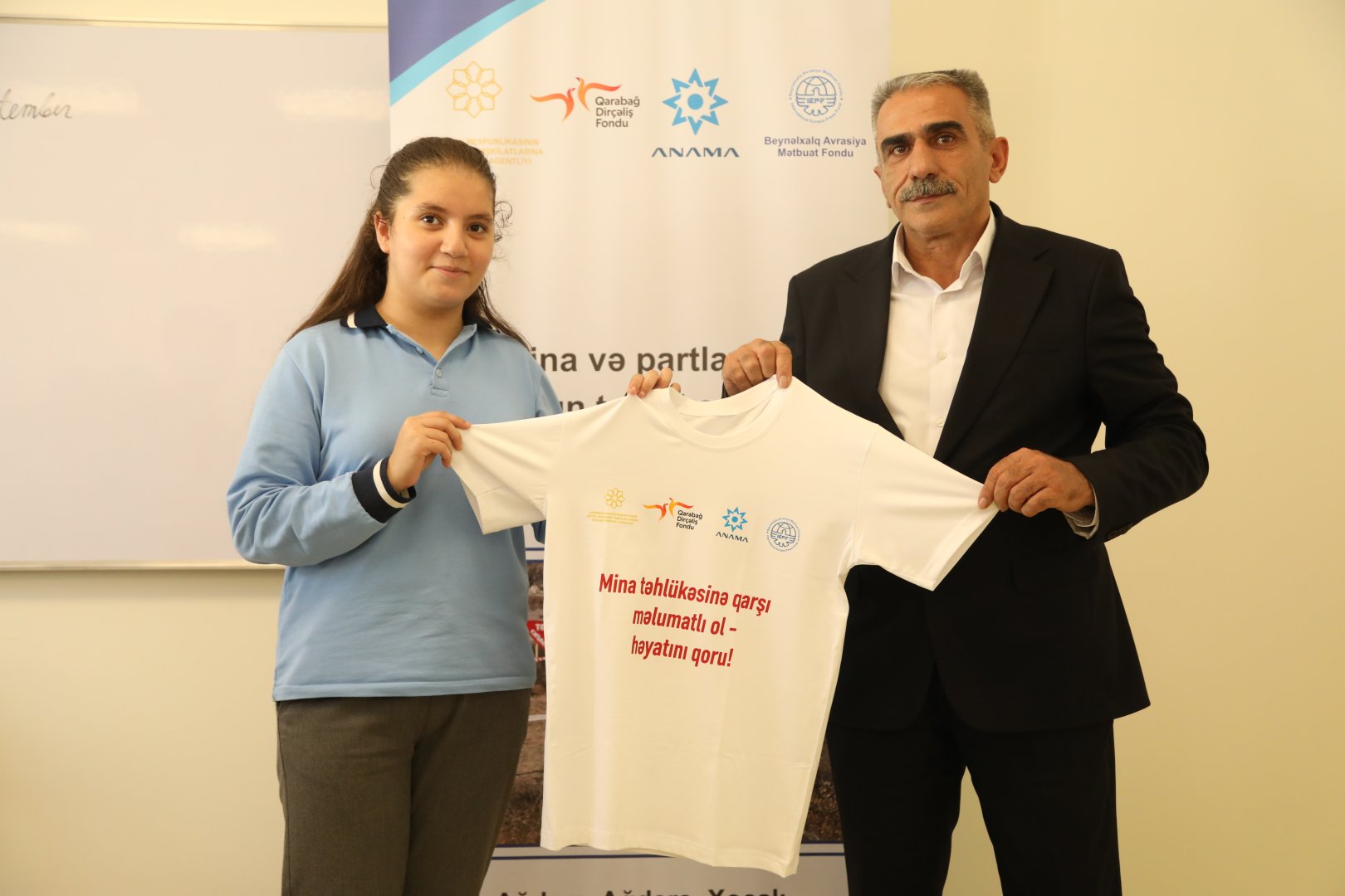 Ağdamda mina təhlükəsinə dair maarifləndirmə təlimləri davam edir (FOTO)