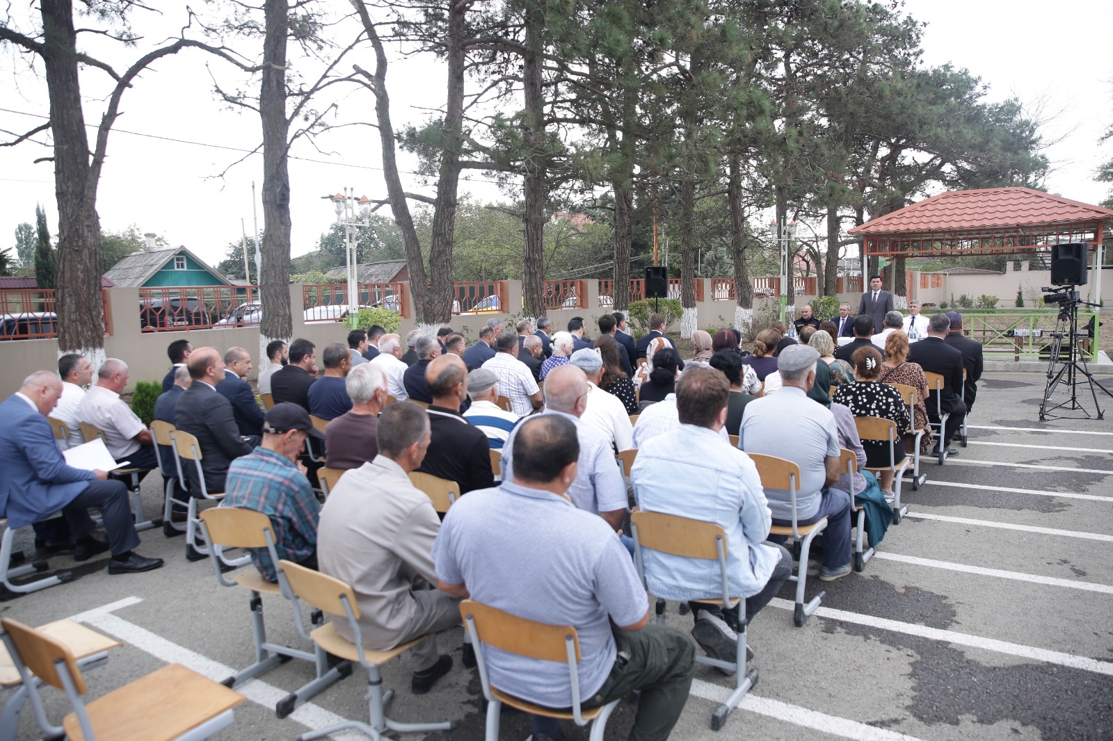 Xaçmaz Rayon İcra Hakimiyyətinin başçısı Elnur Rzayev İstisu qəsəbəsində sakinlərlə səyyar qəbul keçirib (FOTO)
