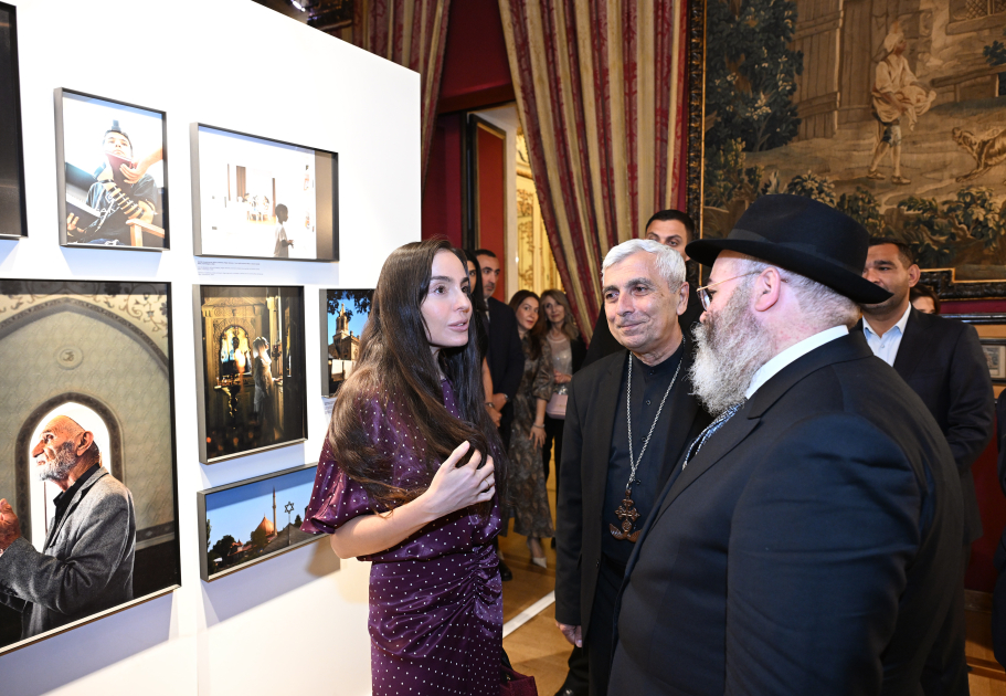 Leyla Əliyeva “Harmoniya” sənədli filminin təqdimat mərasimində iştirak edib (FOTO)