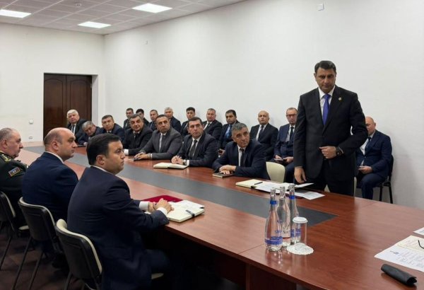 Gədəbəy Rayon İcra Hakimiyyətinin başçısı kollektivə təqdim olunub (FOTO)