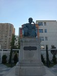 Xətainin heykəlinin üzərindəki yazı ilə bağlı araşdırma aparılır - Dövlət Xidməti