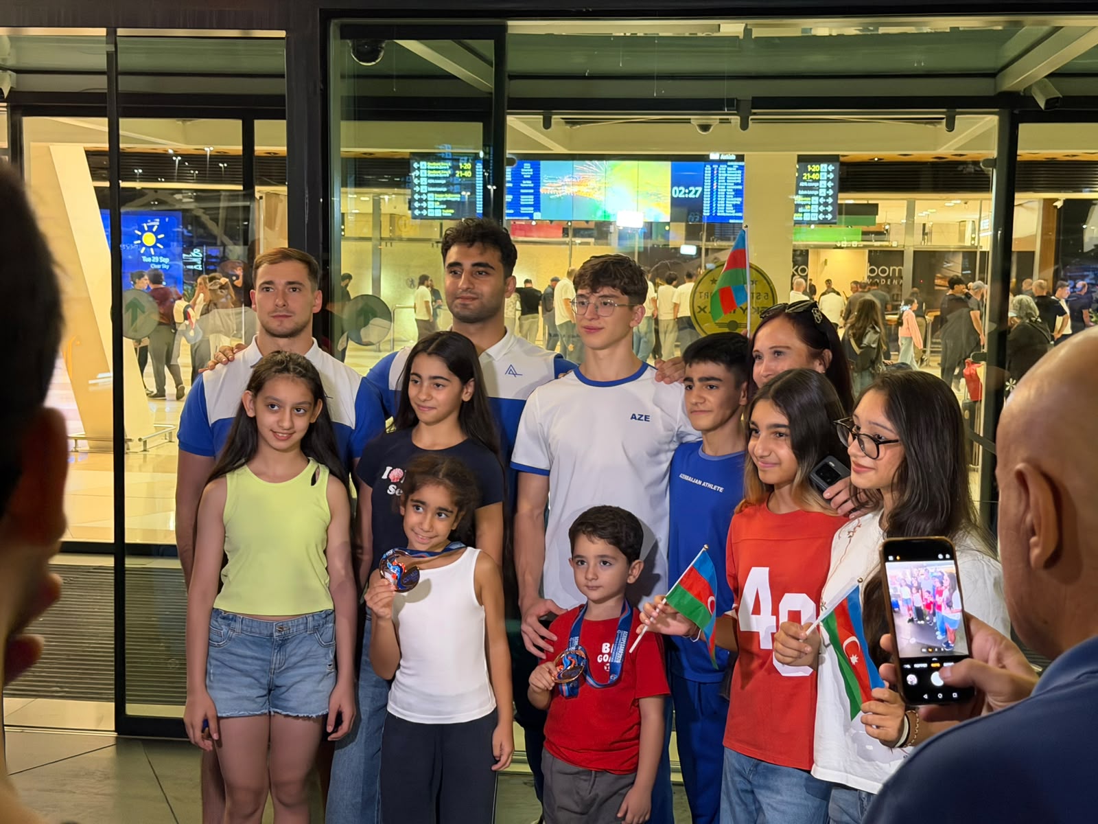 Akrobatika gimnastikası üzrə Dünya çempionatının medalçıları vətənə qayıdıblar (FOTO)