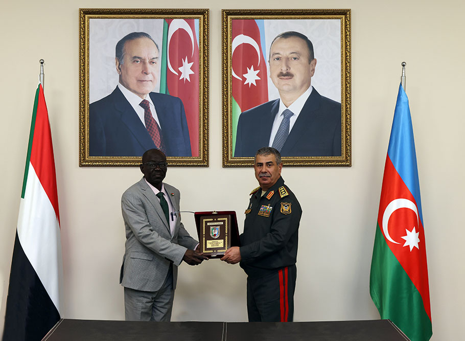 Azərbaycanla Sudan arasında hərbi-texniki əməkdaşlığın inkişafı müzakirə edilib (FOTO)