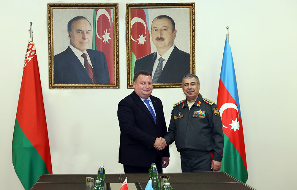 Azərbaycan və Belarus hərbi-texniki əməkdaşlığın inkişaf perspektivlərini müzakirə edib (FOTO)