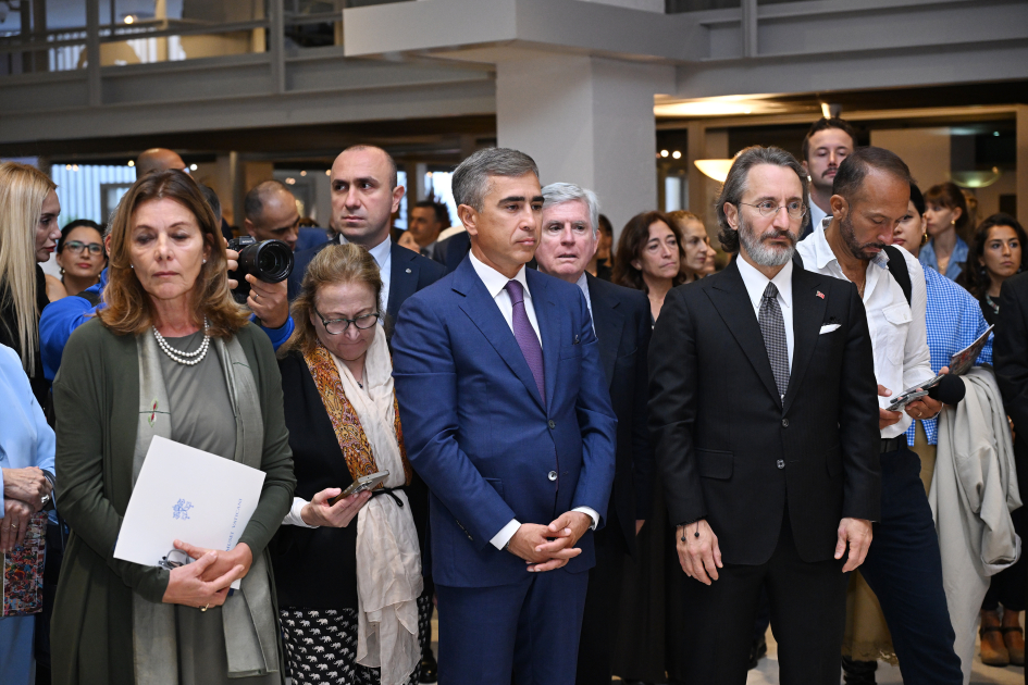 Leyla Əliyeva və Alyona Əliyeva Müqəddəs Taxt-Tacda Azərbaycan xalçaları sərgisinin açılışında iştirak ediblər (FOTO)