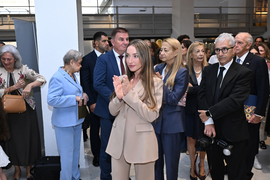 Leyla Əliyeva və Alyona Əliyeva Müqəddəs Taxt-Tacda Azərbaycan xalçaları sərgisinin açılışında iştirak ediblər (FOTO)