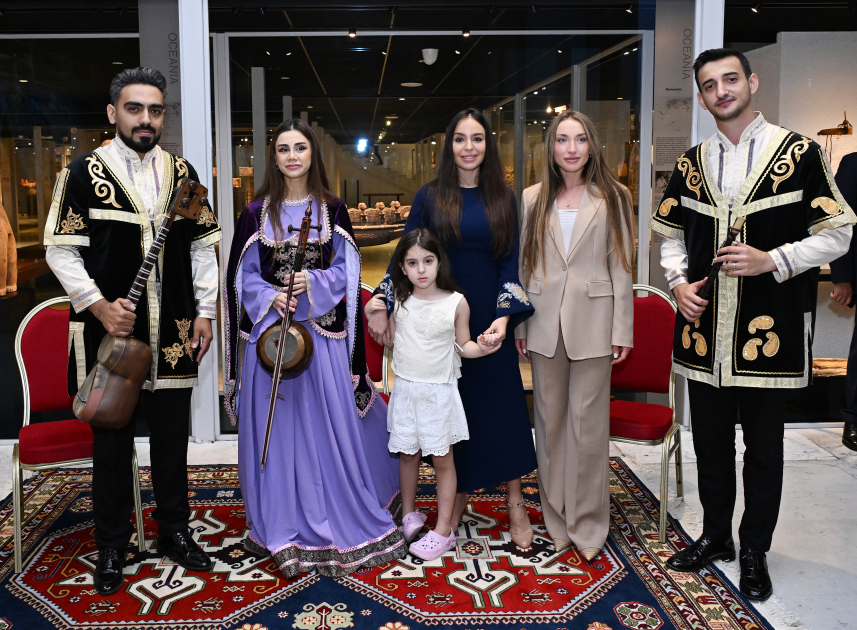 Leyla Əliyeva və Alyona Əliyeva Müqəddəs Taxt-Tacda Azərbaycan xalçaları sərgisinin açılışında iştirak ediblər (FOTO)