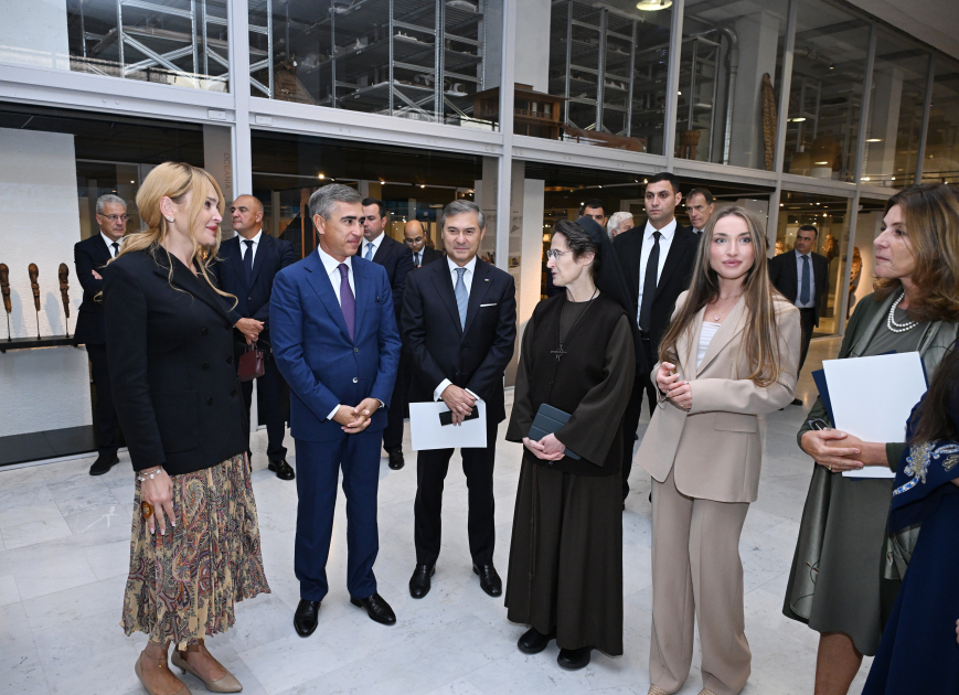 Leyla Əliyeva və Alyona Əliyeva Müqəddəs Taxt-Tacda Azərbaycan xalçaları sərgisinin açılışında iştirak ediblər (FOTO)