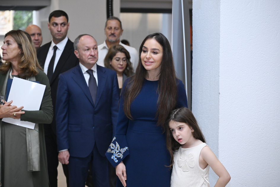 Leyla Əliyeva və Alyona Əliyeva Müqəddəs Taxt-Tacda Azərbaycan xalçaları sərgisinin açılışında iştirak ediblər (FOTO)