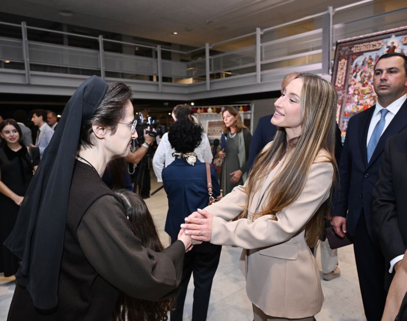 Leyla Əliyeva və Alyona Əliyeva Müqəddəs Taxt-Tacda Azərbaycan xalçaları sərgisinin açılışında iştirak ediblər (FOTO)