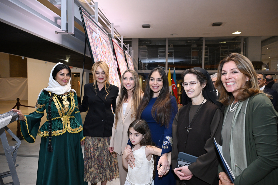 Leyla Əliyeva və Alyona Əliyeva Müqəddəs Taxt-Tacda Azərbaycan xalçaları sərgisinin açılışında iştirak ediblər (FOTO)