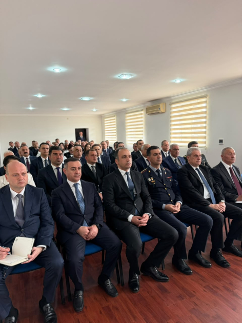 Qaradağ Rayon İcra Hakimiyyətinin başçısı kollektivə təqdim olunub (FOTO)