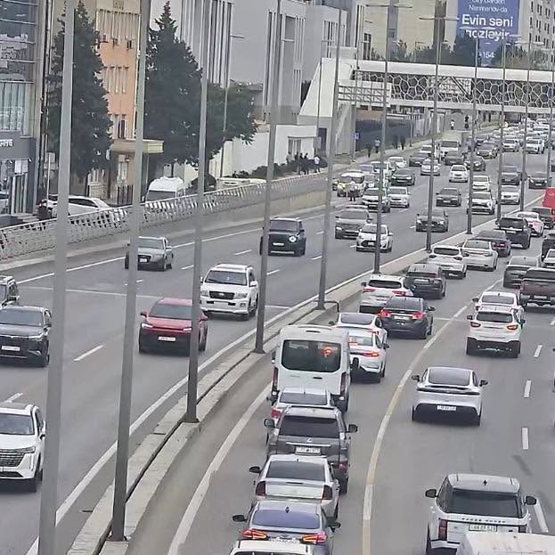 DİQQƏT: Bu yollarda tıxac var - SİYAHI (FOTO)