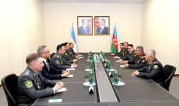Azərbaycan və Özbəkistan müdafiə nazirləri 2027-ci il üzrə hərbi əməkdaşlıq planı imzalayıb (FOTO)