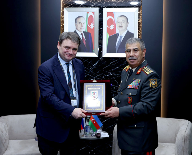Azərbaycan – Rusiya arasında hərbi sahədə əlaqələrin inkişaf istiqamətləri müzakirə olunub (FOTO)