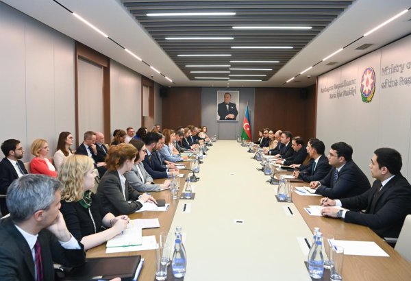 Azərbaycan-Aİ münasibətlərinin inkişaf perspektivləri müzakirə olunub (FOTO)