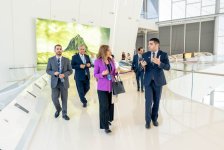 AQEM Media Forumunun iştirakçıları Heydər Əliyev Mərkəzi ilə tanış olublar (FOTO)