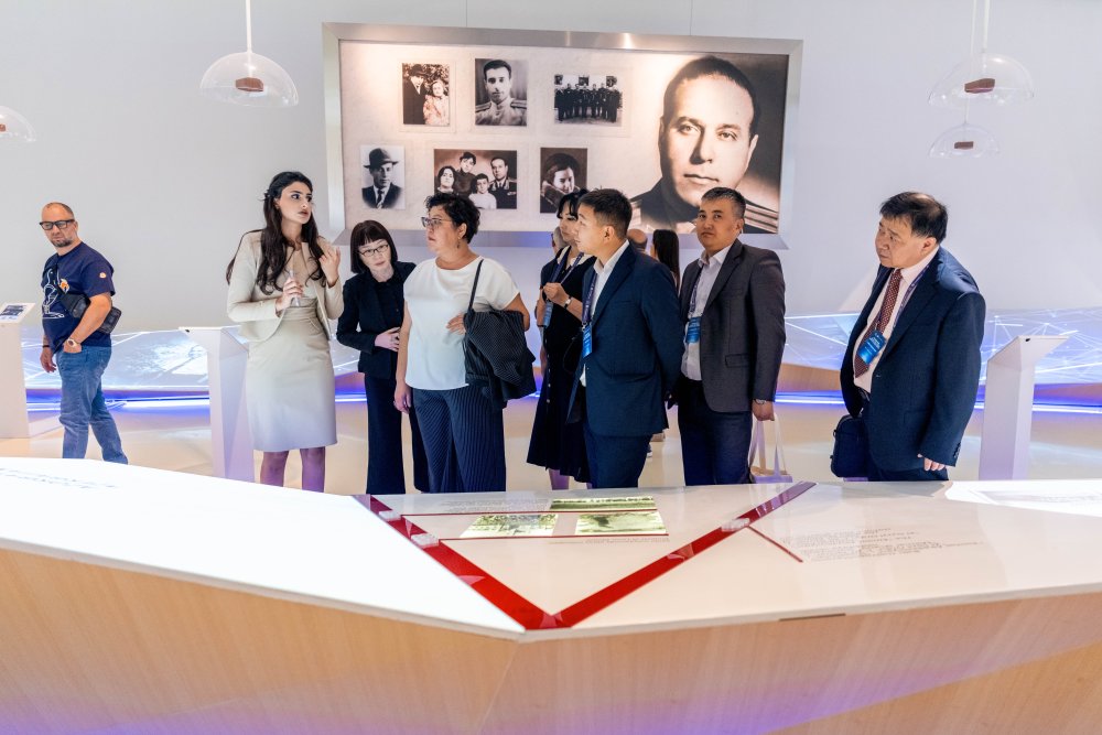 AQEM Media Forumunun iştirakçıları Heydər Əliyev Mərkəzi ilə tanış olublar (FOTO)