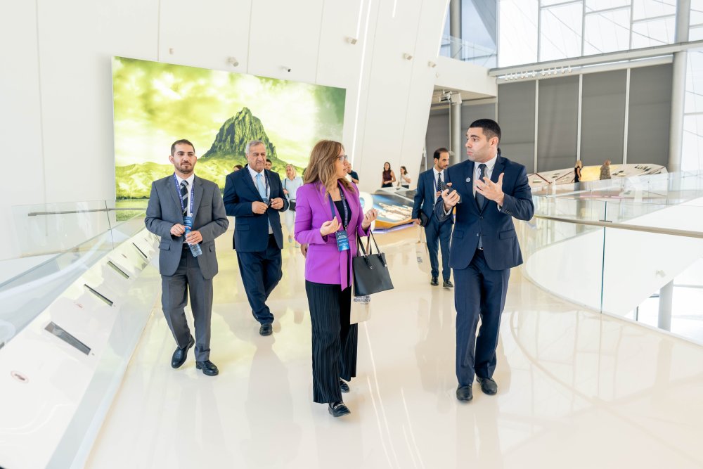 AQEM Media Forumunun iştirakçıları Heydər Əliyev Mərkəzi ilə tanış olublar (FOTO)