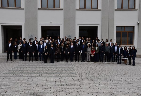 Əlaqələndirmə Qərargahının İdarələrarası Mərkəzinin nəzdindəki İşçi Qrupu Qarabağ Universitetində tələbə və inflüenserlərlə görüşüb (FOTO)